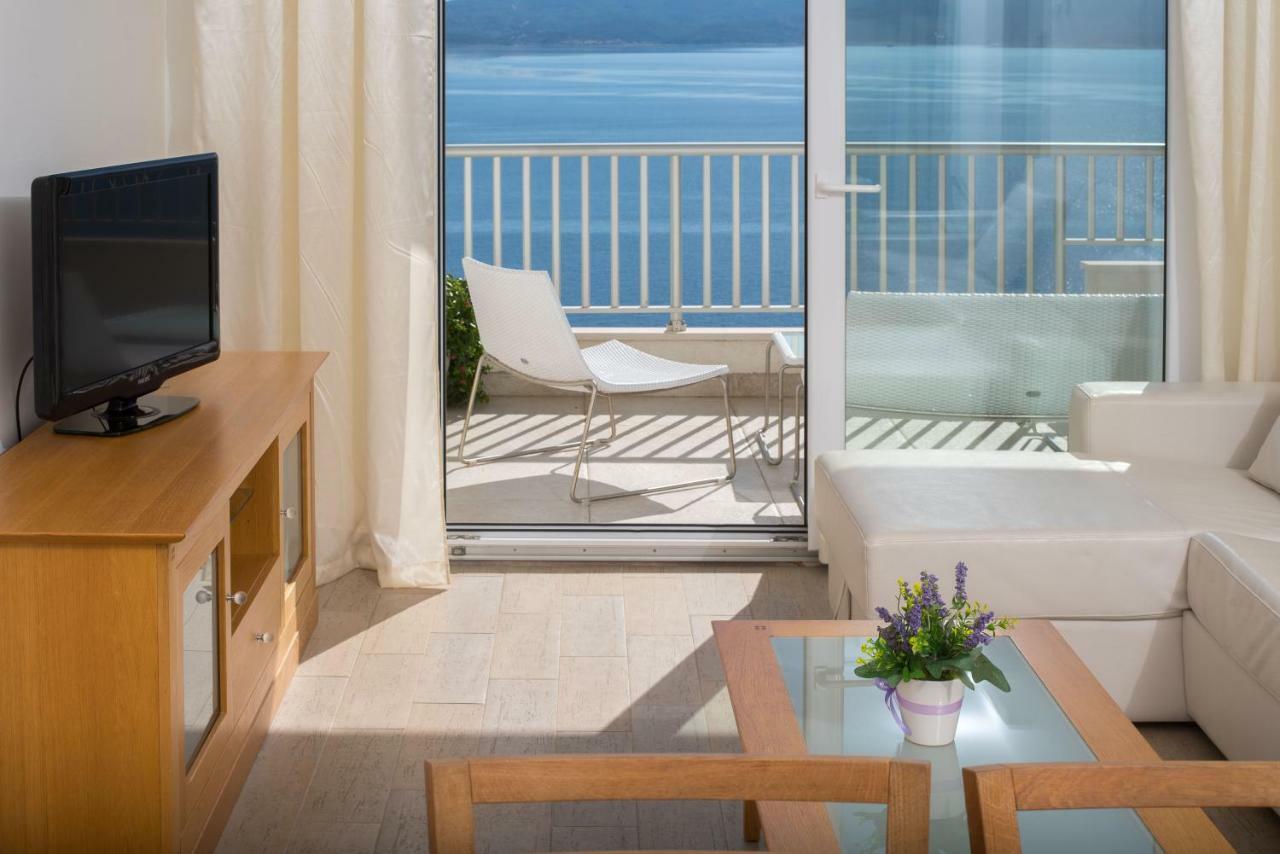 Vela Sollis * Marusici (Split-Dalmatia)